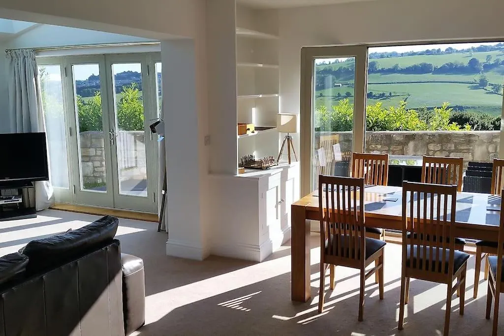 Holiday home The Gables - Spacious House, Picturesque Views & Free Parking Bath