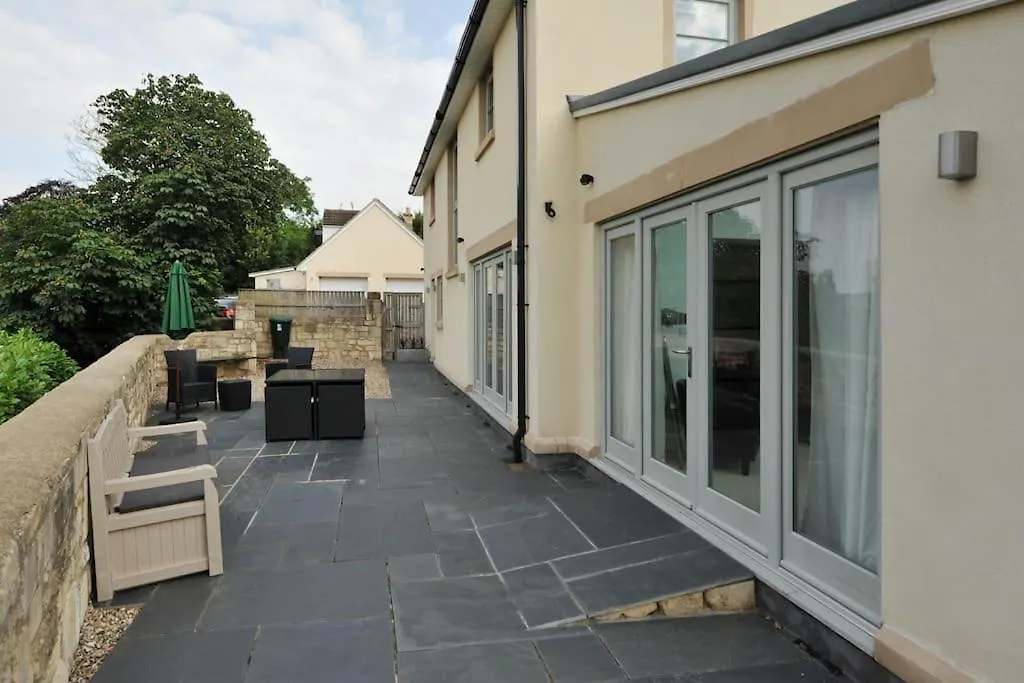 Holiday home The Gables - Spacious House, Picturesque Views & Free Parking Bath