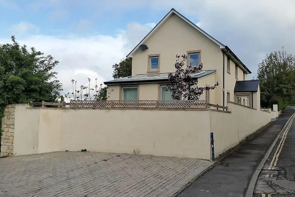 The Gables - Spacious House, Picturesque Views & Free Parking Bath 0*,  United Kingdom