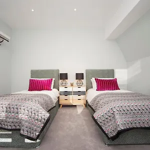  Holiday home ※ Spacious Georgian Coach House & With Parking